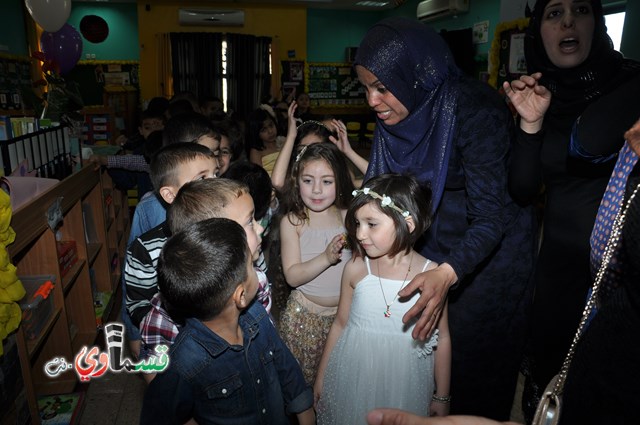 كفرقاسم – فيديو: بساتين الامل, السلام , والمحبة تحتفل بعيد الام على انغام عمو انس وجوقته ..